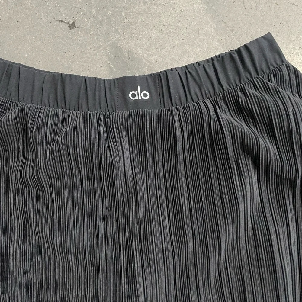 ALO Micro Plisse Tennis Skirt - Black Sz L Women’s
